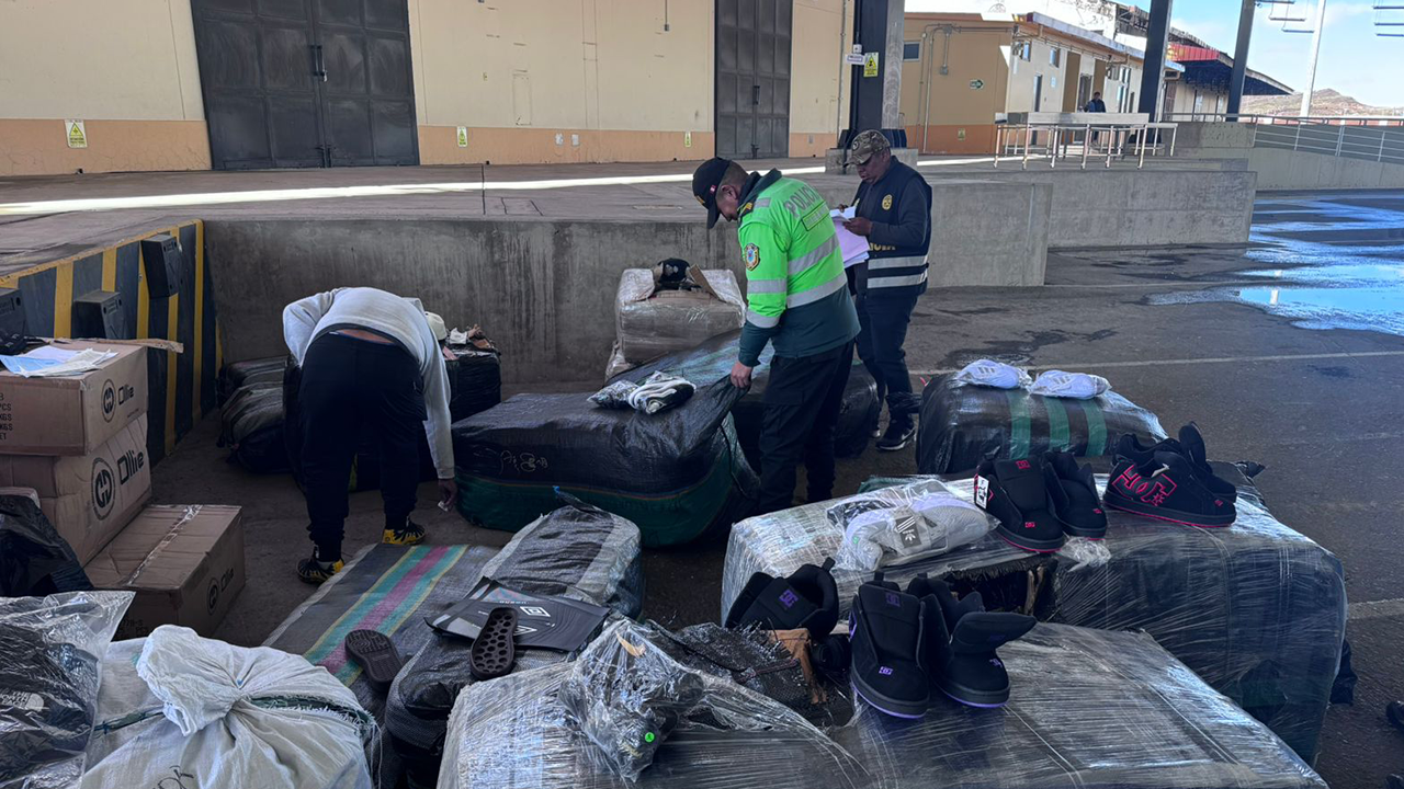 Puno: incautan mercadería ilegal con marcas falsificadas en la Interoceánica Sur